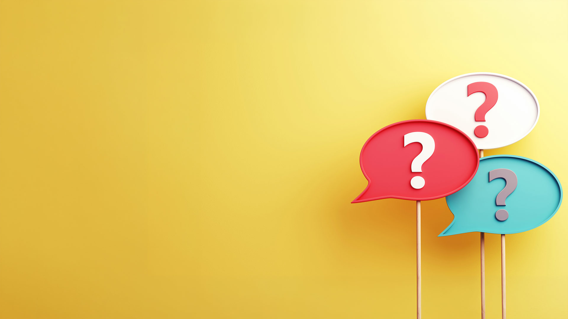 Farbige Sprechblasen mit Fragezeichen – häufige Fragen zur Glasfaser von Wettingen4net in Wettingen