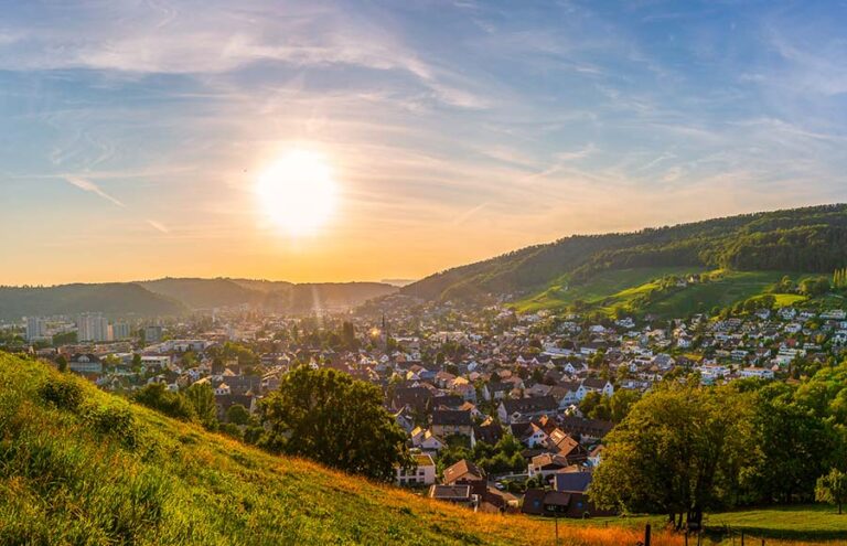 Luftaufnahme von Wettingen – das Glasfasernetz von Wettingen4net deckt alle Quartiere vollständig ab